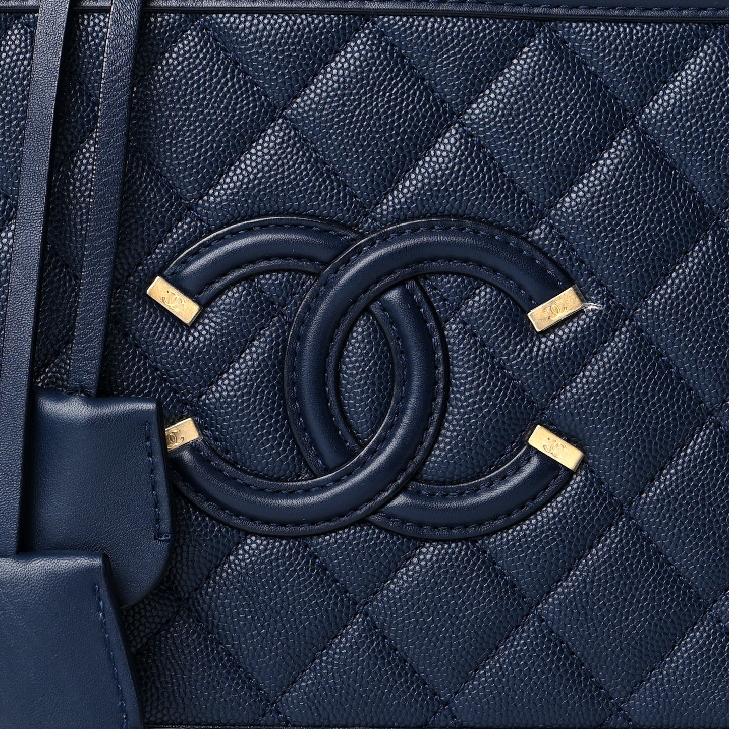 Caviar Quilted Medium CC Filigree Vanity Case Navy