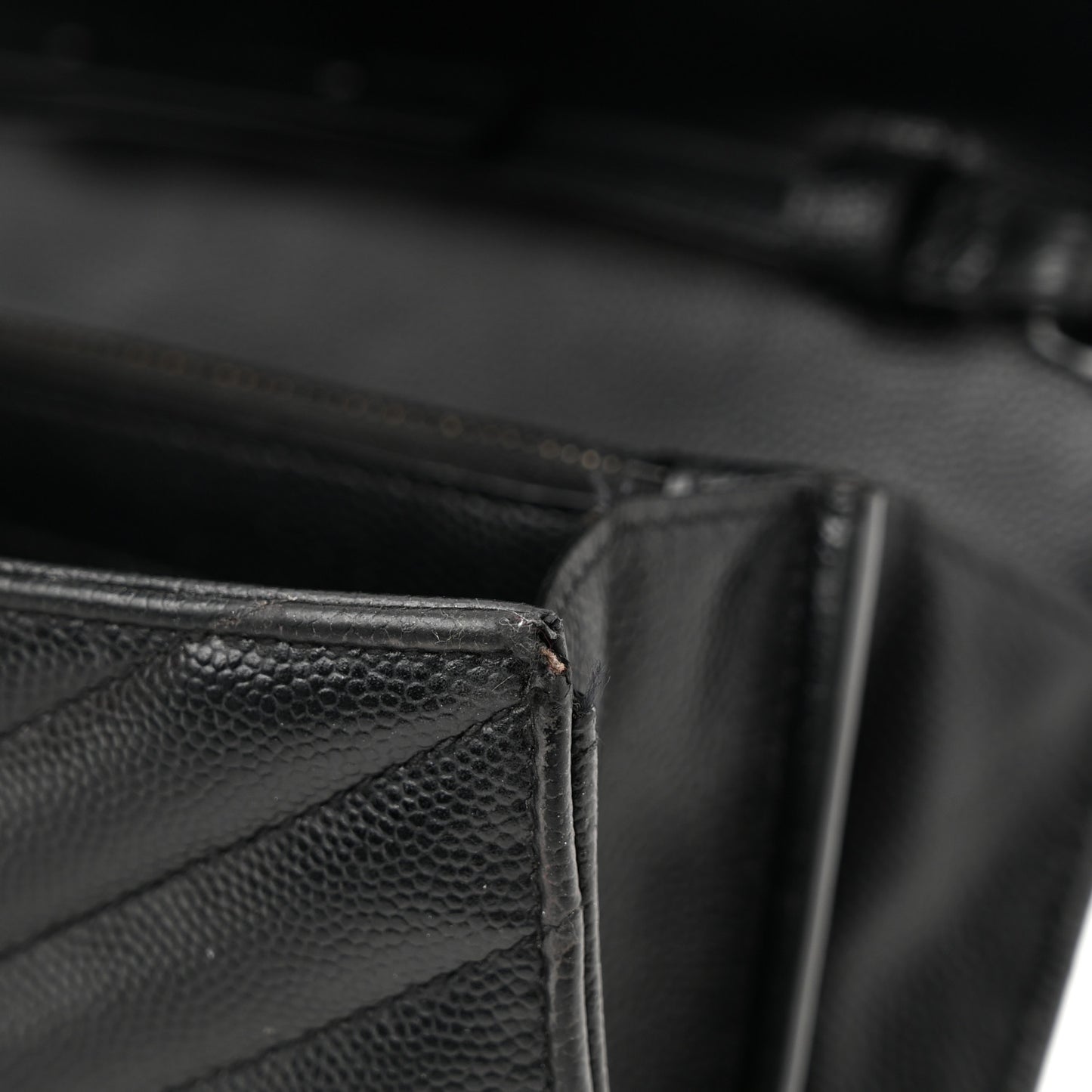 Grain De Poudre Matelasse Chevron Monogram Monochrome Chain Wallet Black