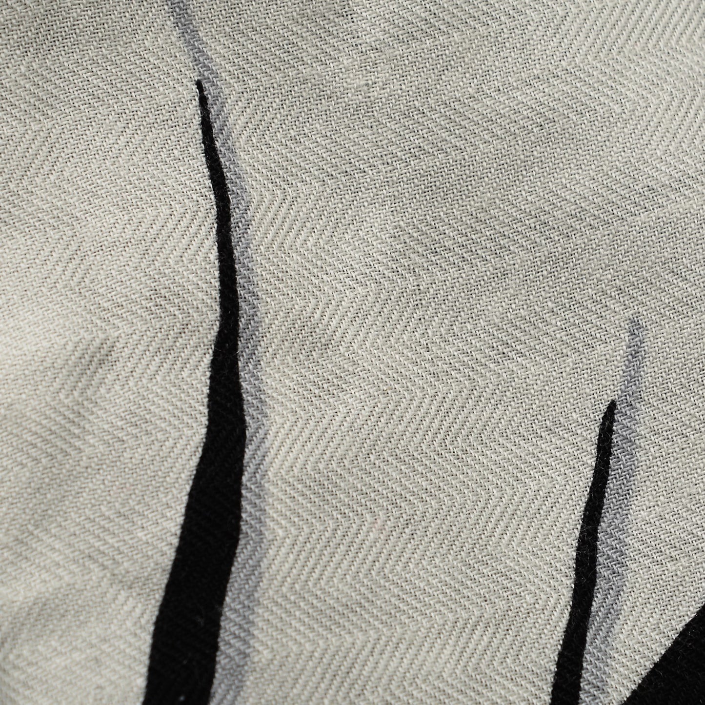Cashmere Silk Tyger Tyger Shawl 140 Black White Gris