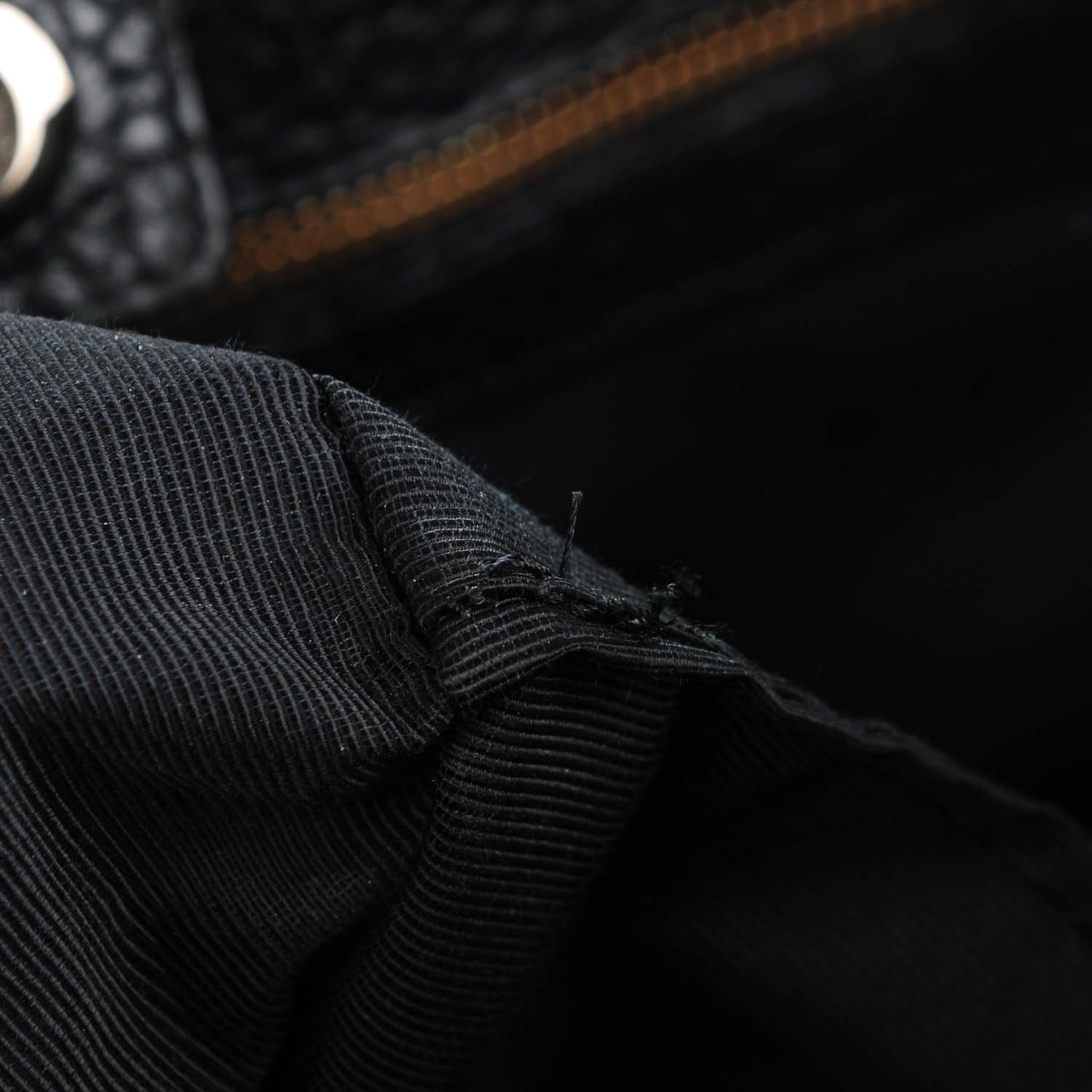 Heritage Grain Medium Woodbury Tote Black