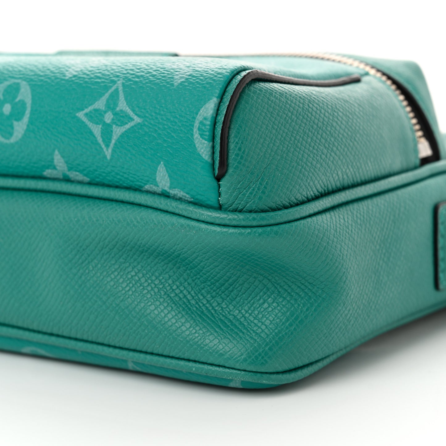Taiga Monogram Outdoor Messenger Vert