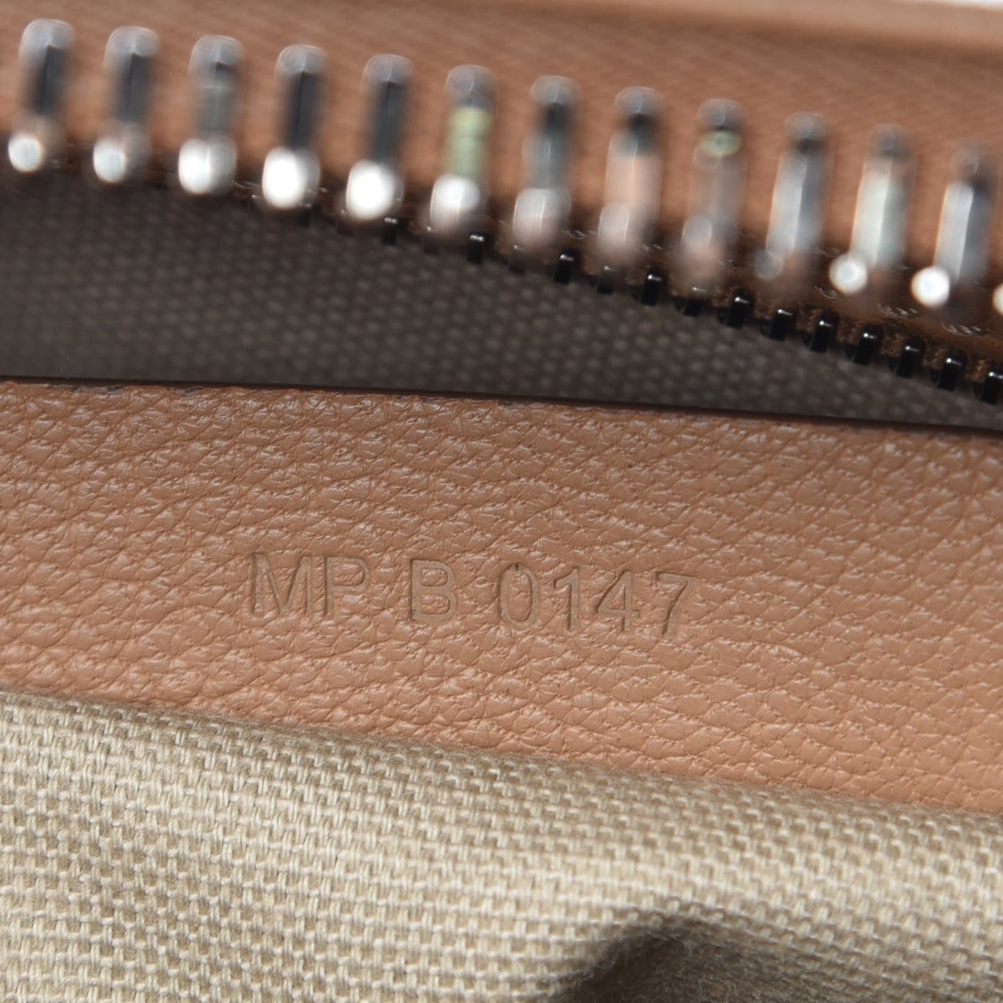 Sugar Goatskin Medium Antigona Medium Beige