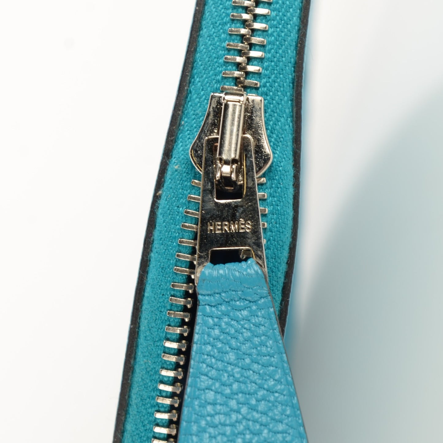 Chevre Mysore Evelyne Coin Purse Turquoise Bleu Saphir