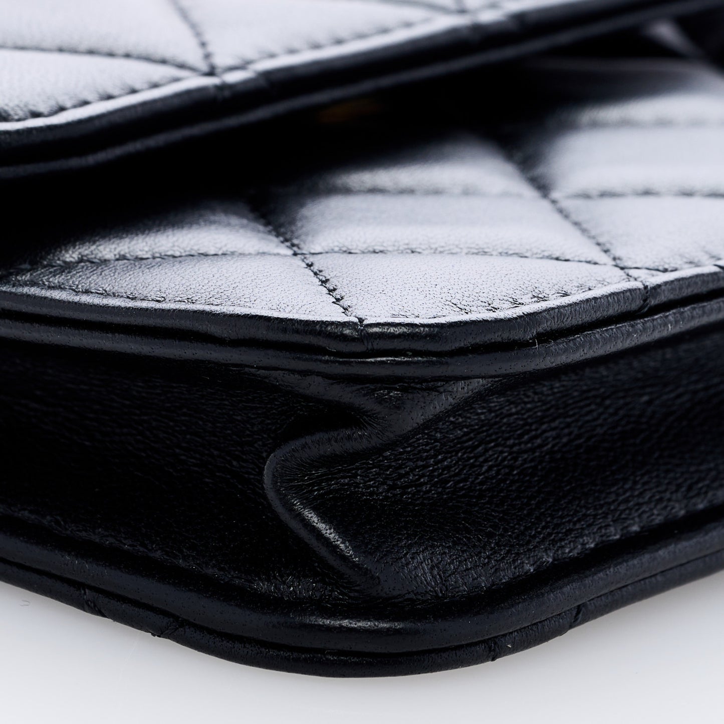 Lambskin Quilted Pearl Crush Clutch With Chain Black