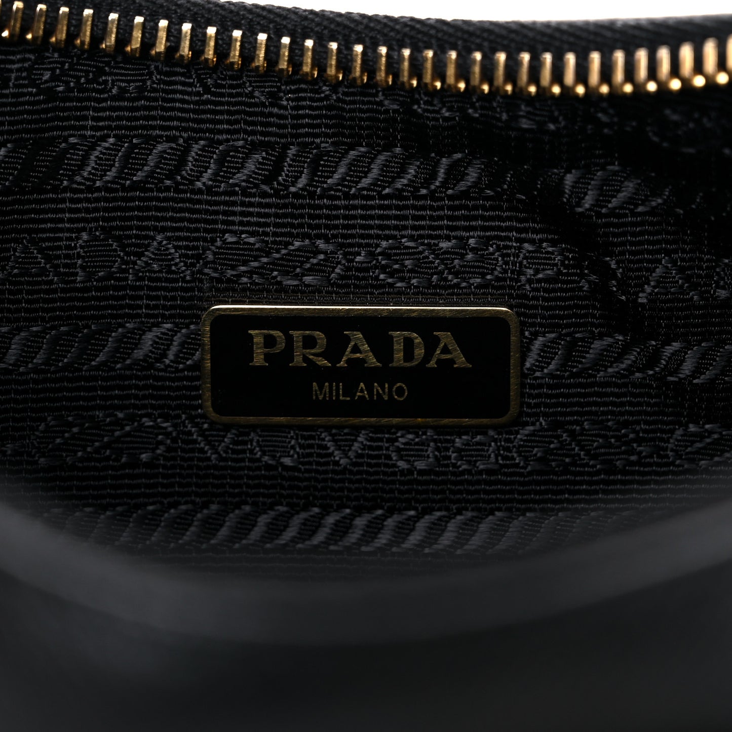 Saffiano Lux Re-Edition 2005 Shoulder Bag Black