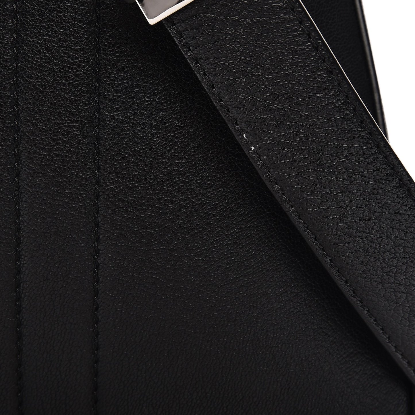 Sugar Goatskin Medium Antigona Black