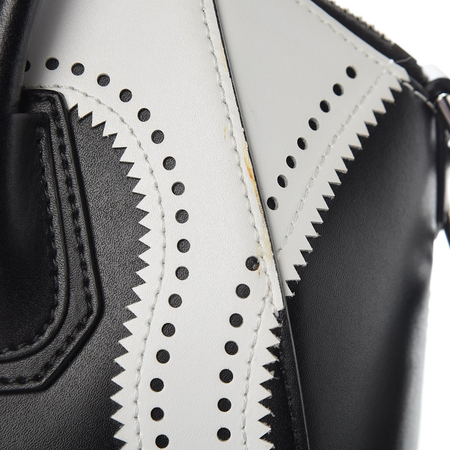 Calfskin Brogue Small Antigona Black White