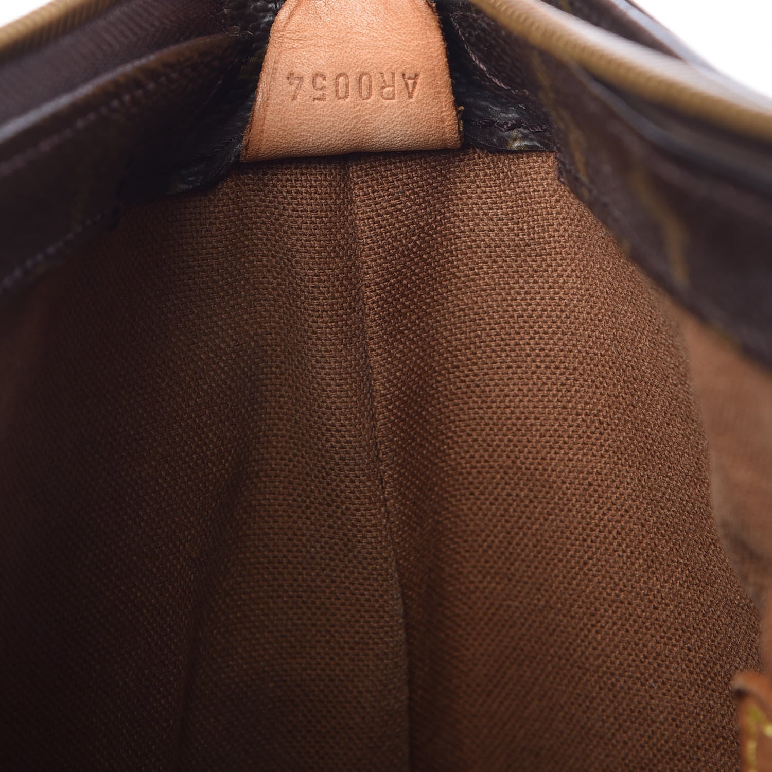 Louis Vuitton Monogram Cabas Mezzo 7 of 27