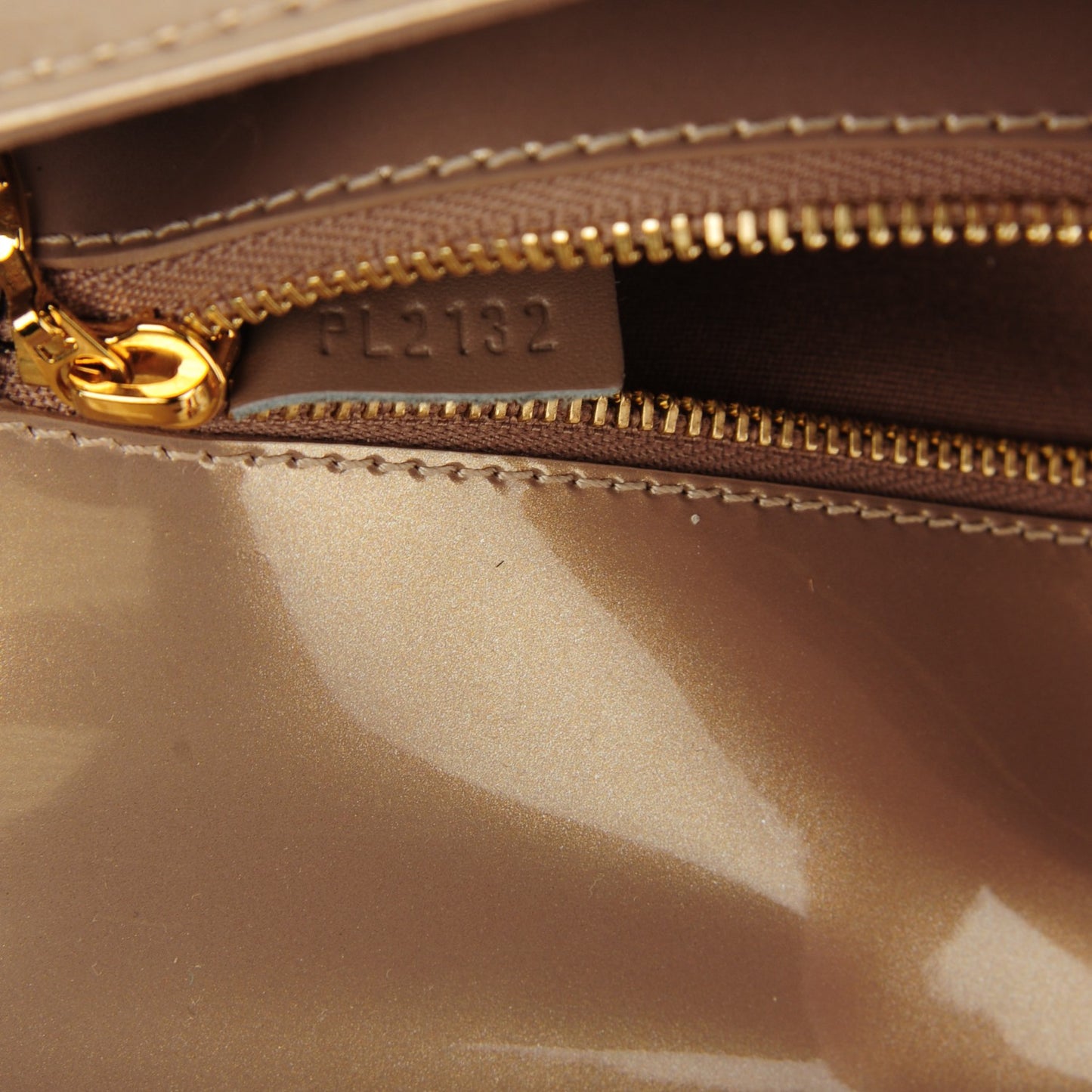 Patent Sobe Clutch Beige Poudre