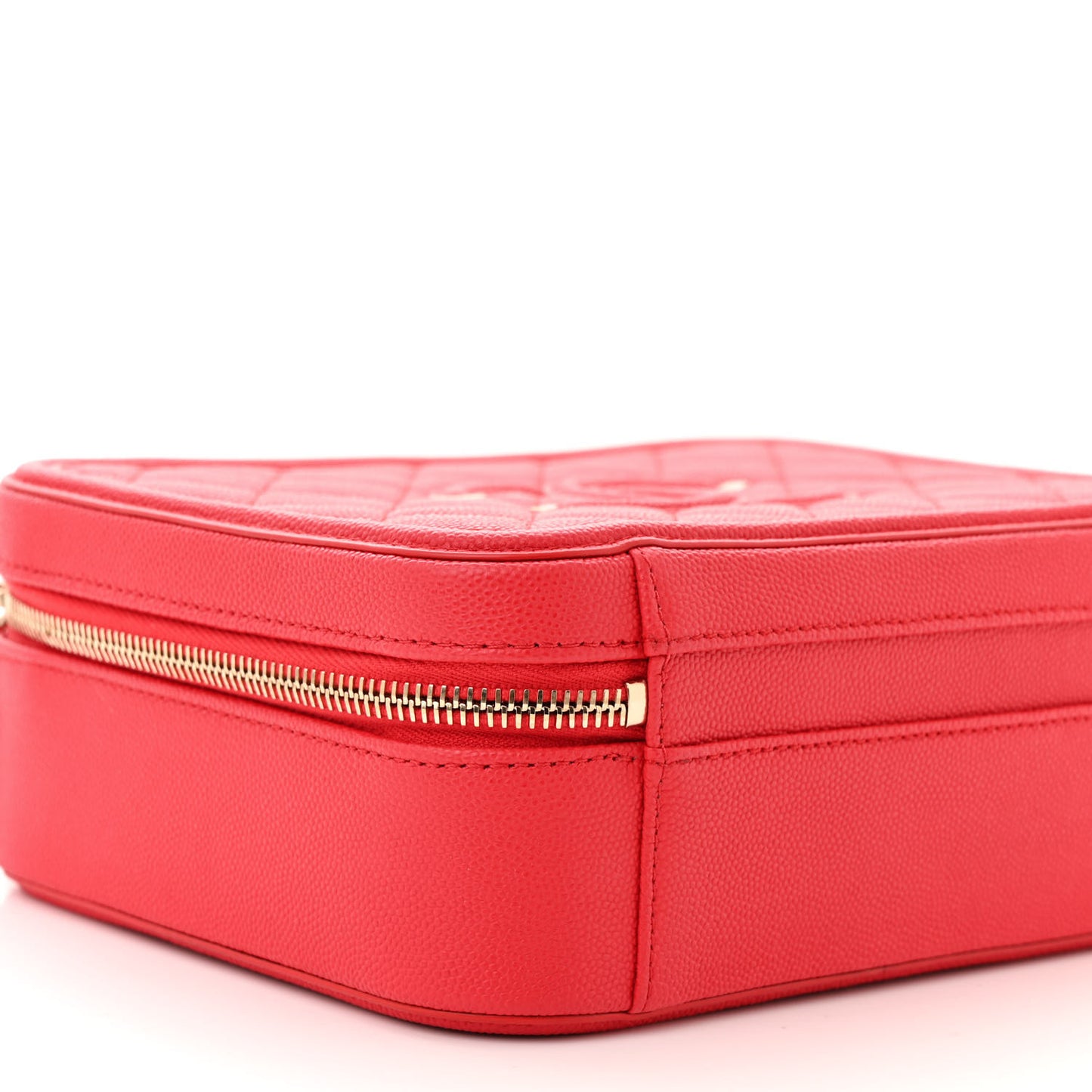 Caviar Quilted Medium CC Filigree Vanity Case Red