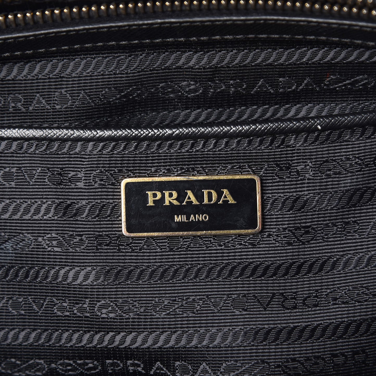 Saffiano Medium Galleria Double Zip Tote Black