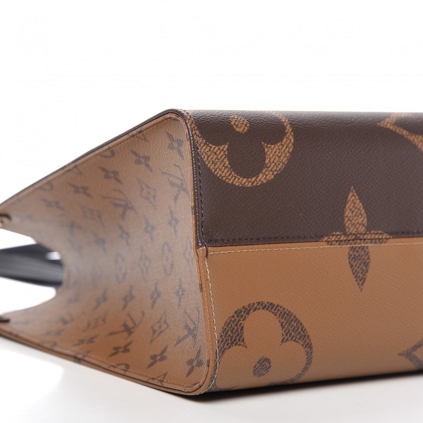 Reverse Monogram Giant Onthego MM