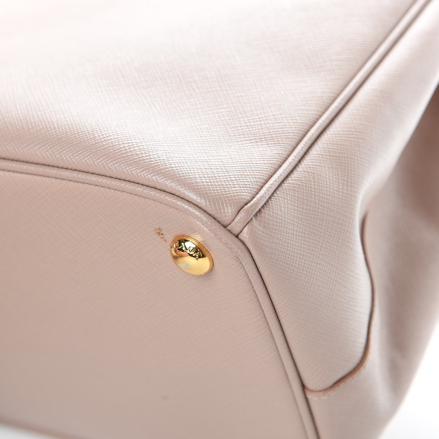 Saffiano Medium Galleria Double Zip Tote Cammeo