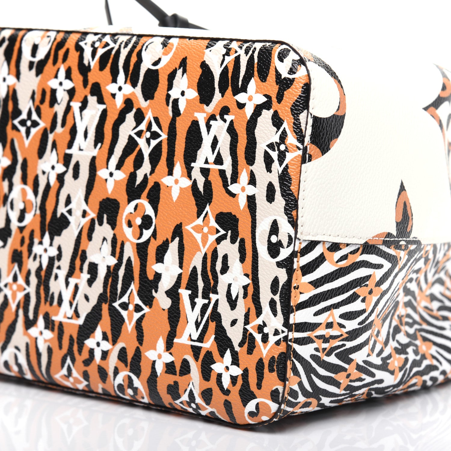 Louis Vuitton Monogram Giant Jungle NéoNoé Ivory 7 of 14
