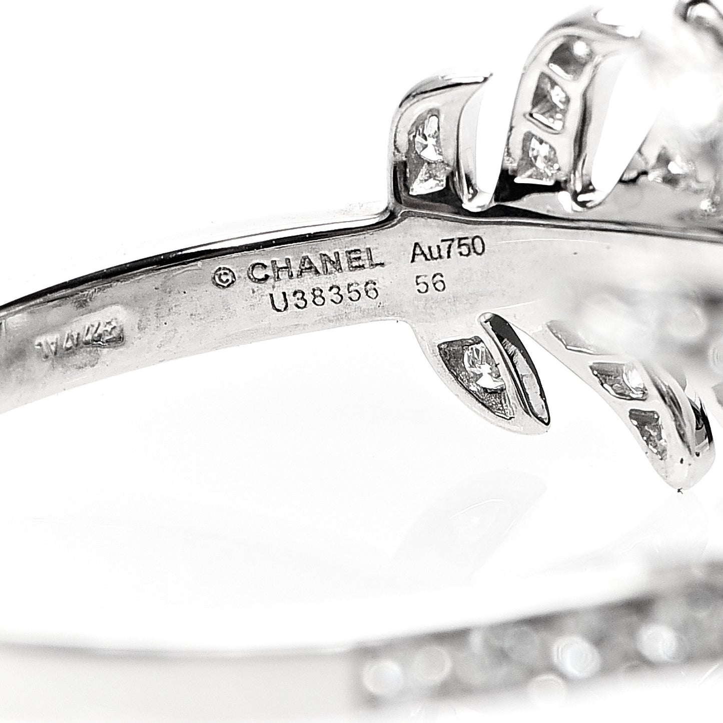 18K White Gold Diamond Plume De Ring 56 7.5
