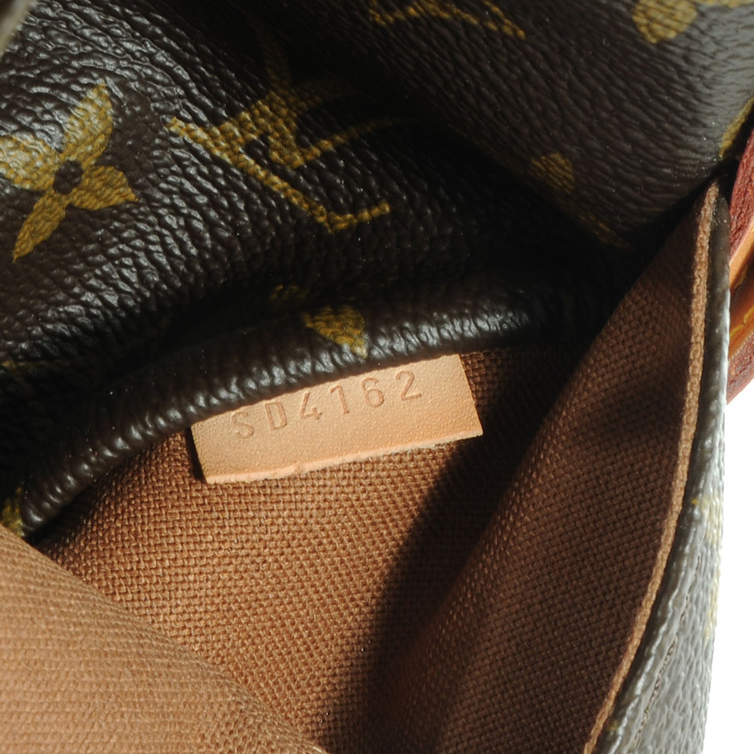 Louis Vuitton Monogram Totally MM 8 of 8