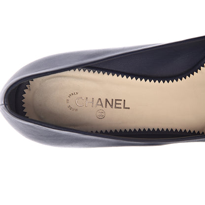 Chanel Lambskin Cap Toe Pearl Pumps 39 Navy Blue Black 7 of 12