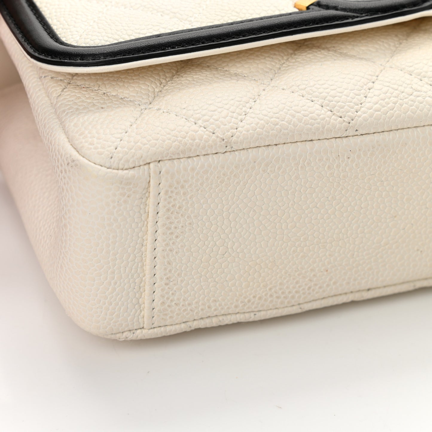 Caviar Quilted Small CC Filigree Flap White Black