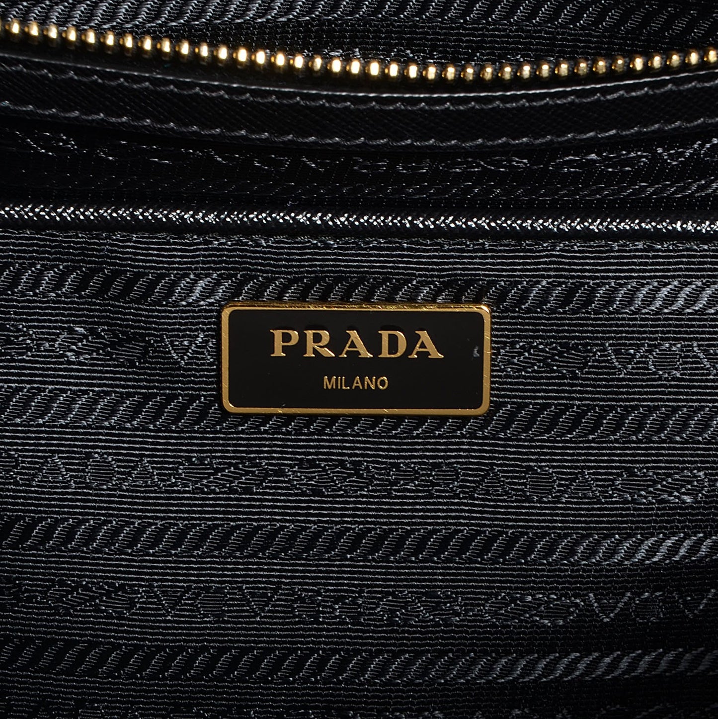 Saffiano Lux Extra Large Galleria Double Zip Tote Black