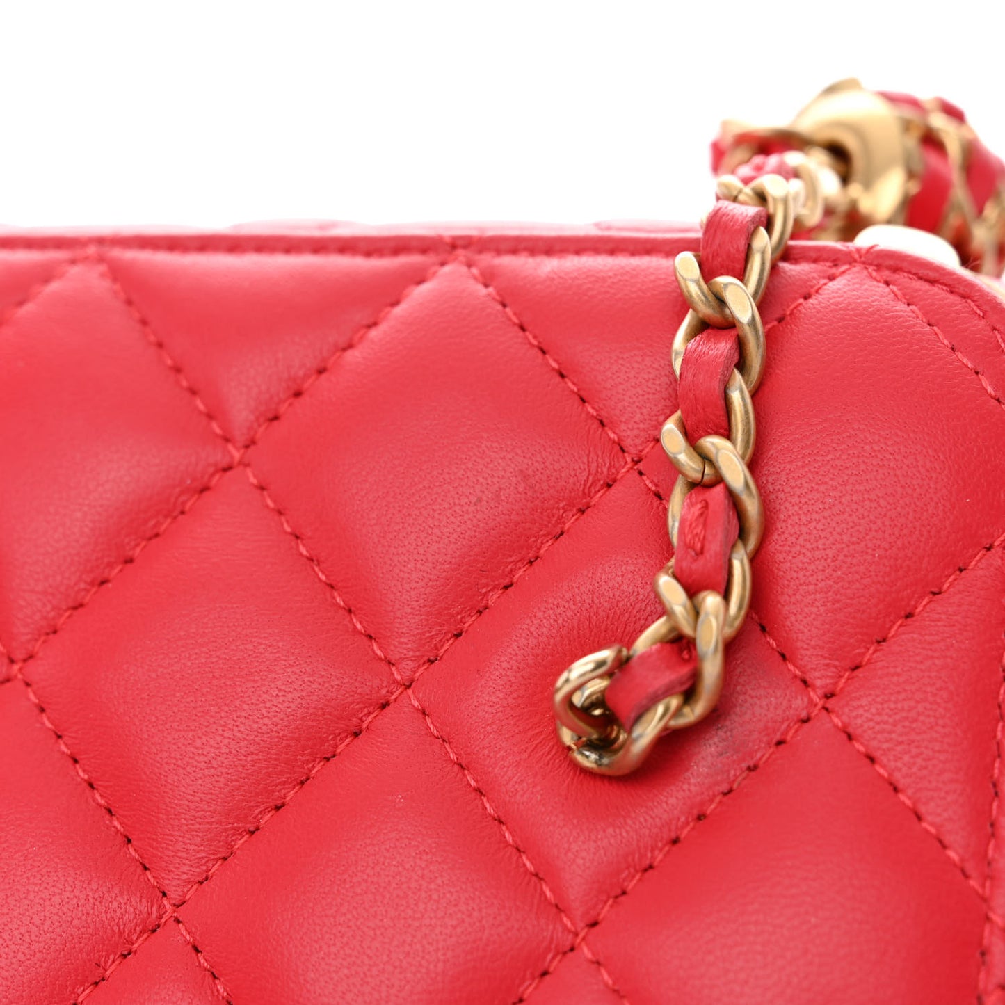 Lambskin Quilted Small Pearl Crush Vanity Case With Chain Red