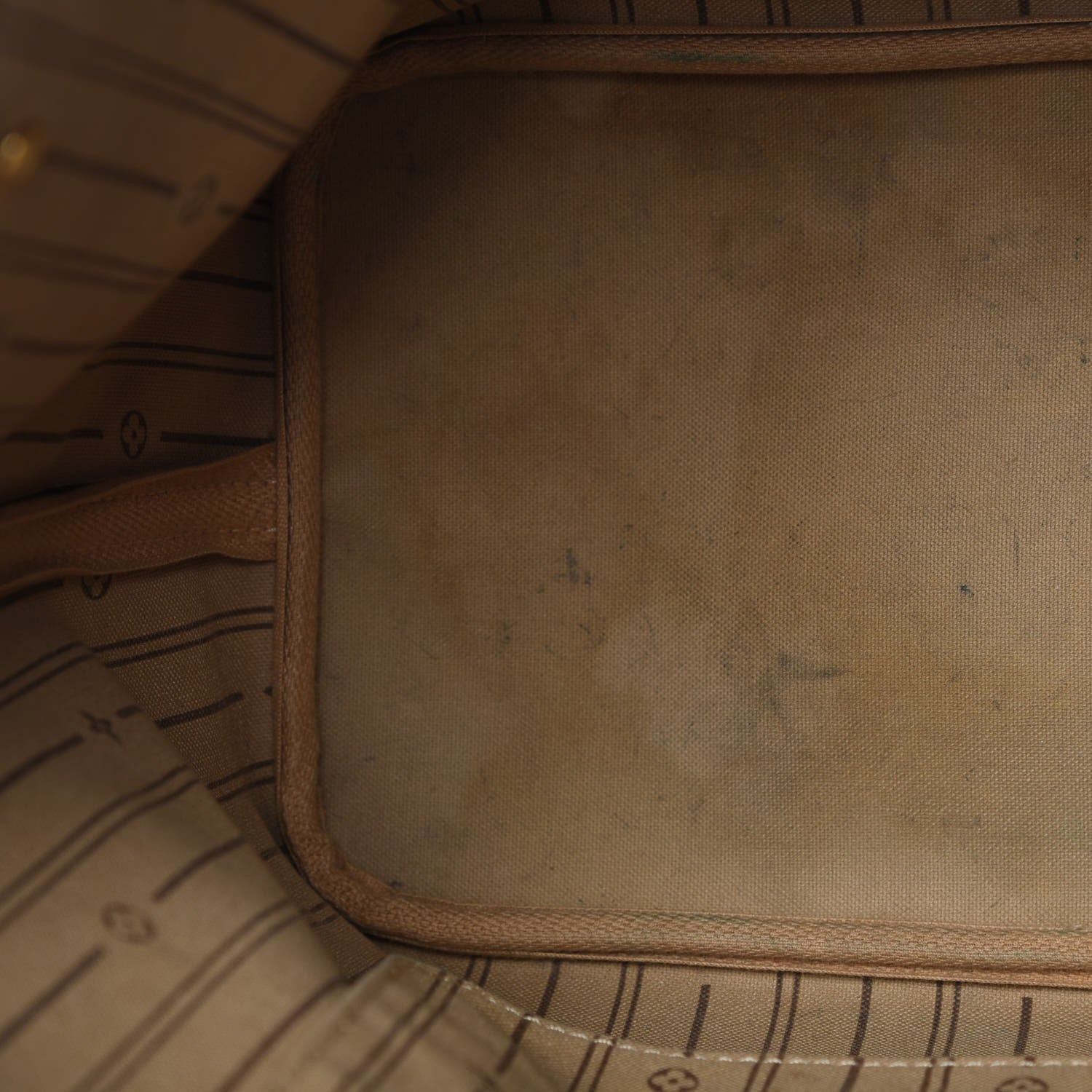 Louis Vuitton Monogram Neverfull MM 9 of 27