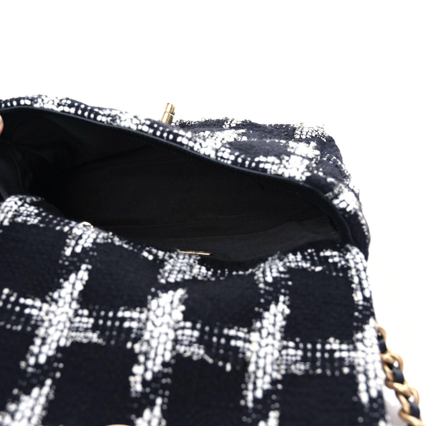 Tweed Quilted Medium Chanel 19 Flap Black White
