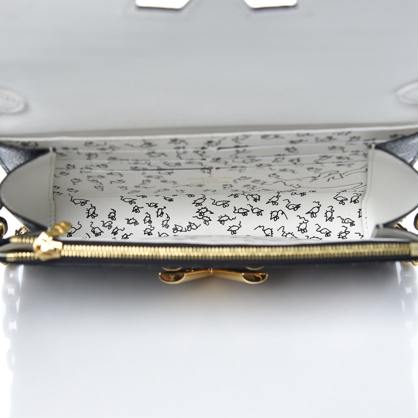 Catogram Twist Chain Wallet Black