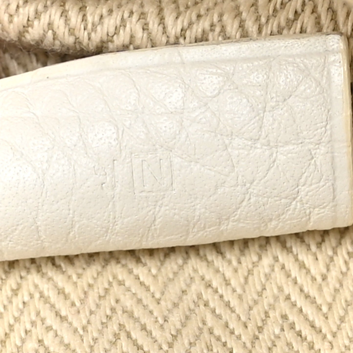Taurillon Clemence Victoria II 35 White