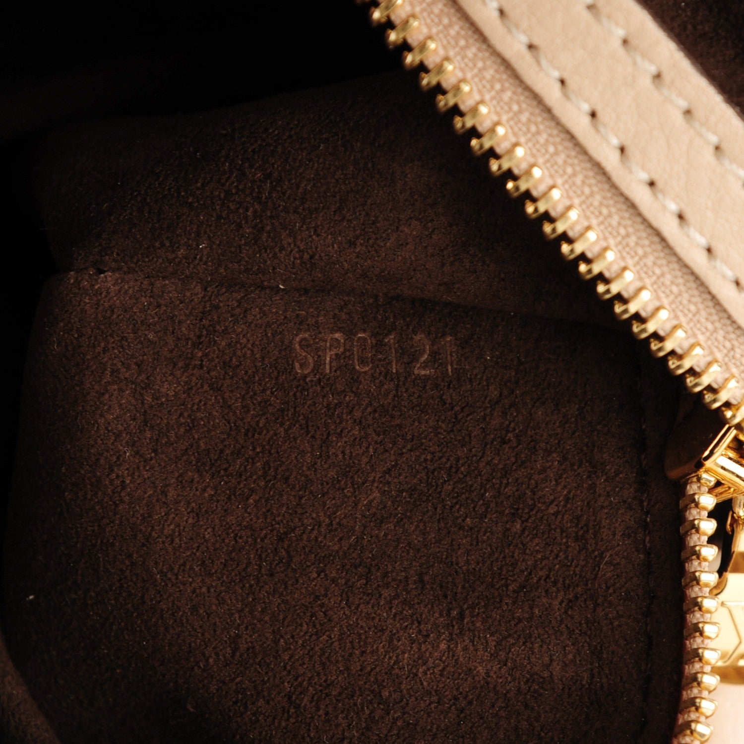 Louis Vuitton Mahina L Coquille 7 of 7