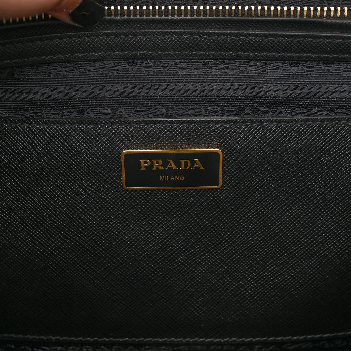 Saffiano Medium Galleria Double Zip Tote Black