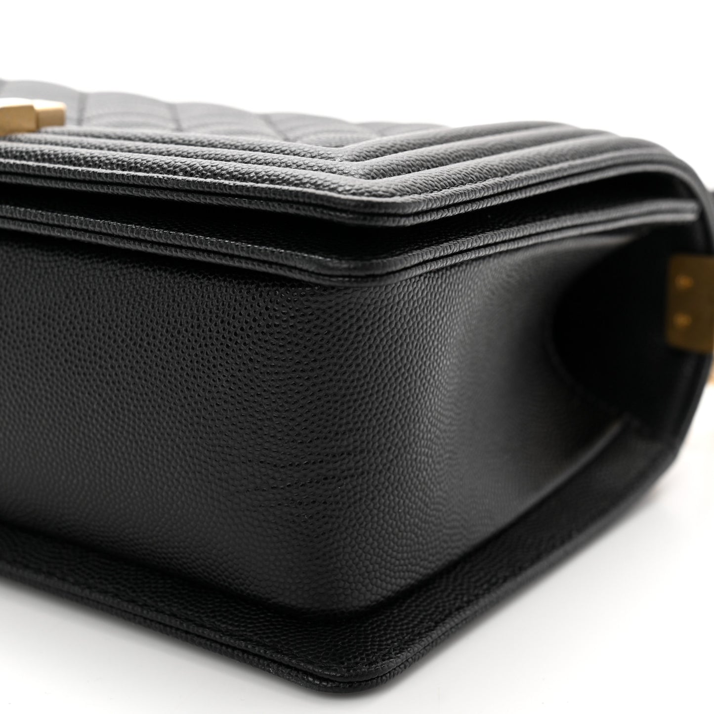 Caviar Quilted Medium Boy Flap Black