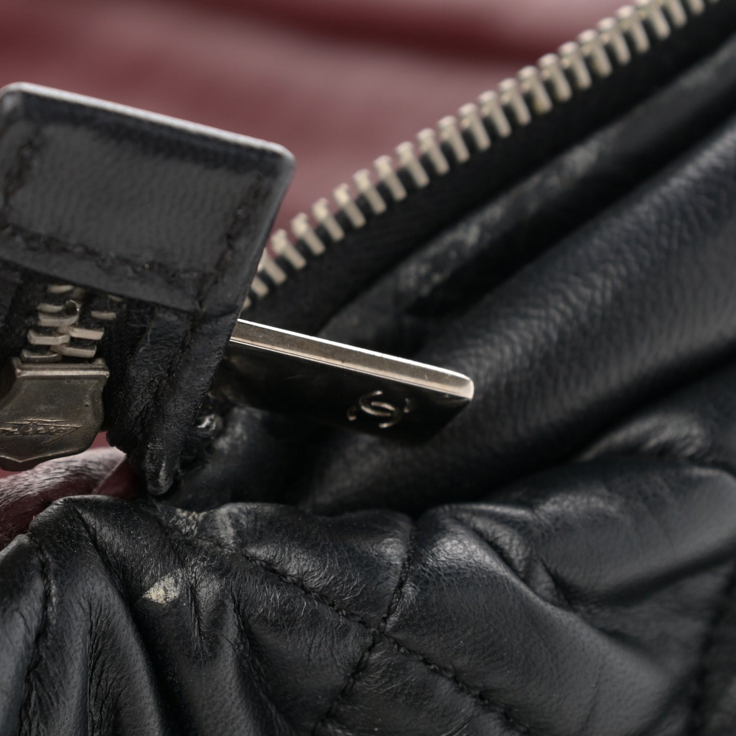 Nylon Quilted Coco Cocoon Medium Reversible Tote Black Red