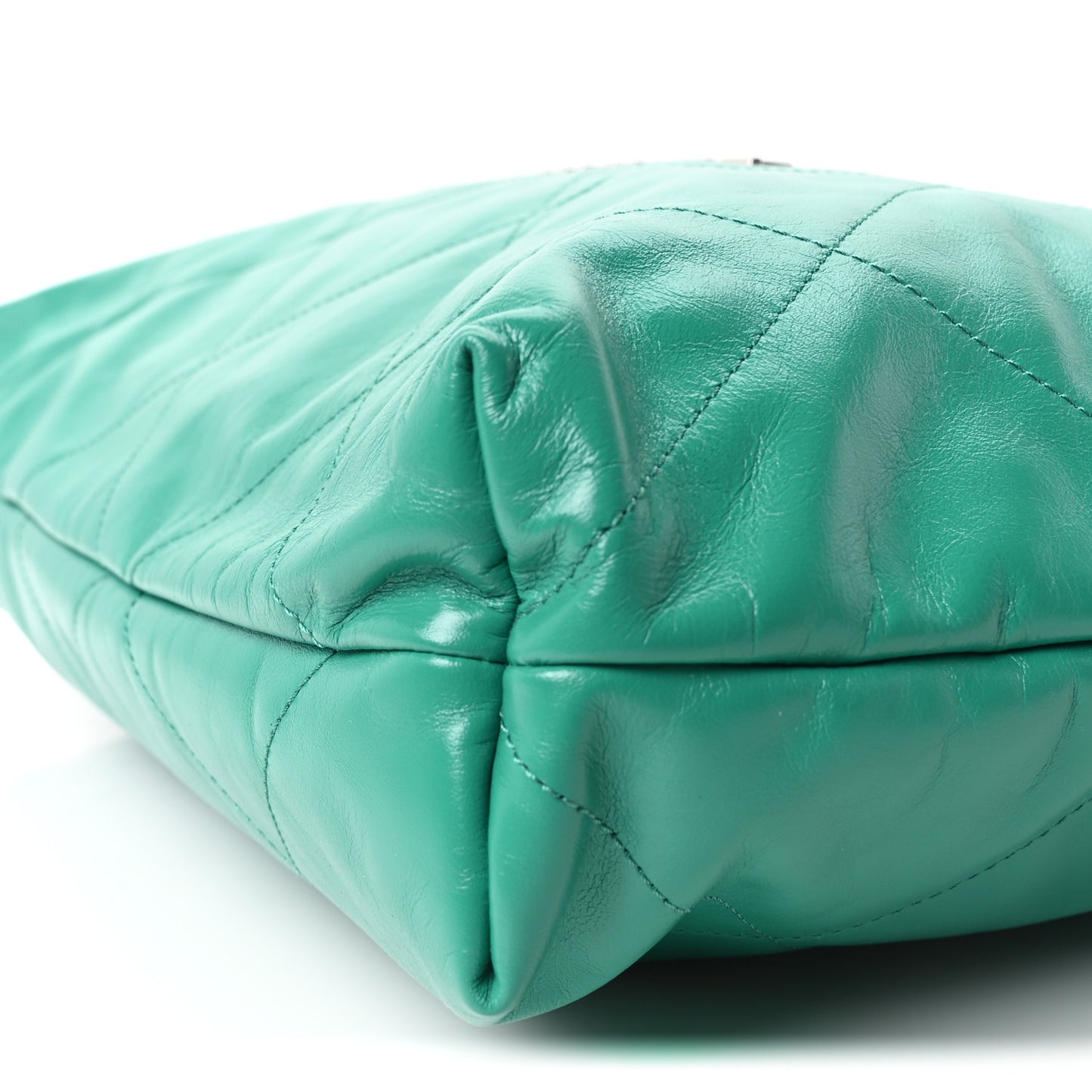 Shiny Calfskin Quilted Chanel 22 Green