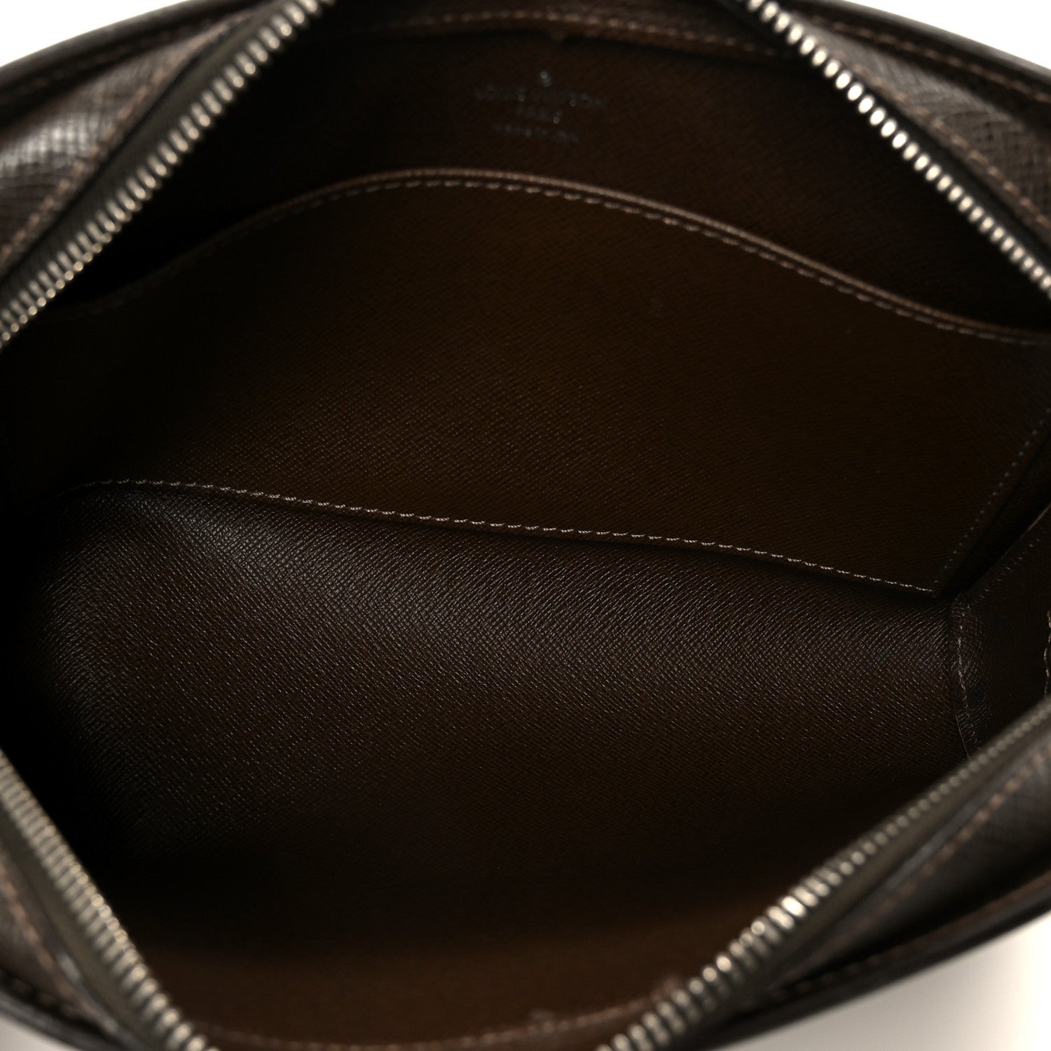 Louis Vuitton Taiga Baikal Pochette Grizzli 5 of 8