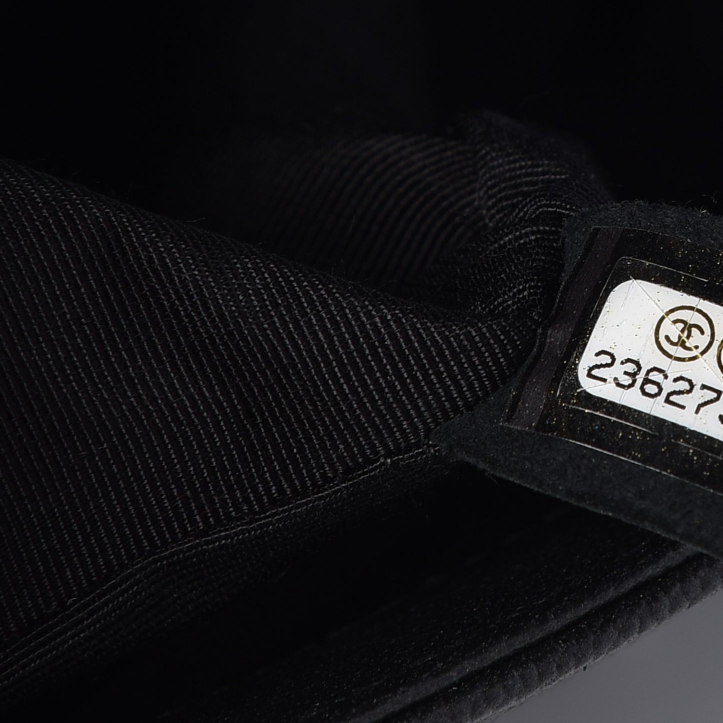Caviar Quilted Medium Boy Flap So Black