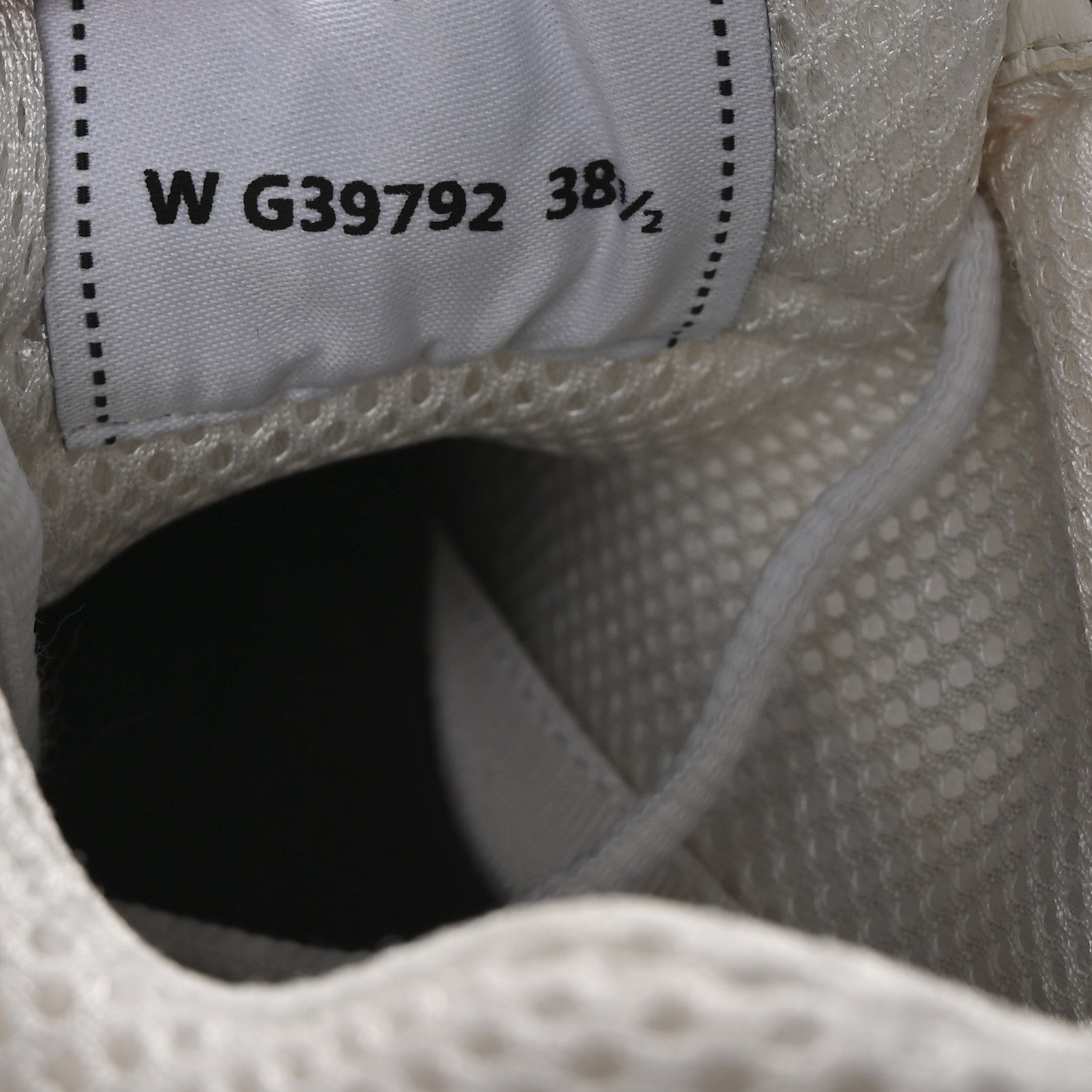 Chanel Fabric Laminated Calfskin Stretch CC Womens Sneakers 38.5 White Gold Silver 9 of 10