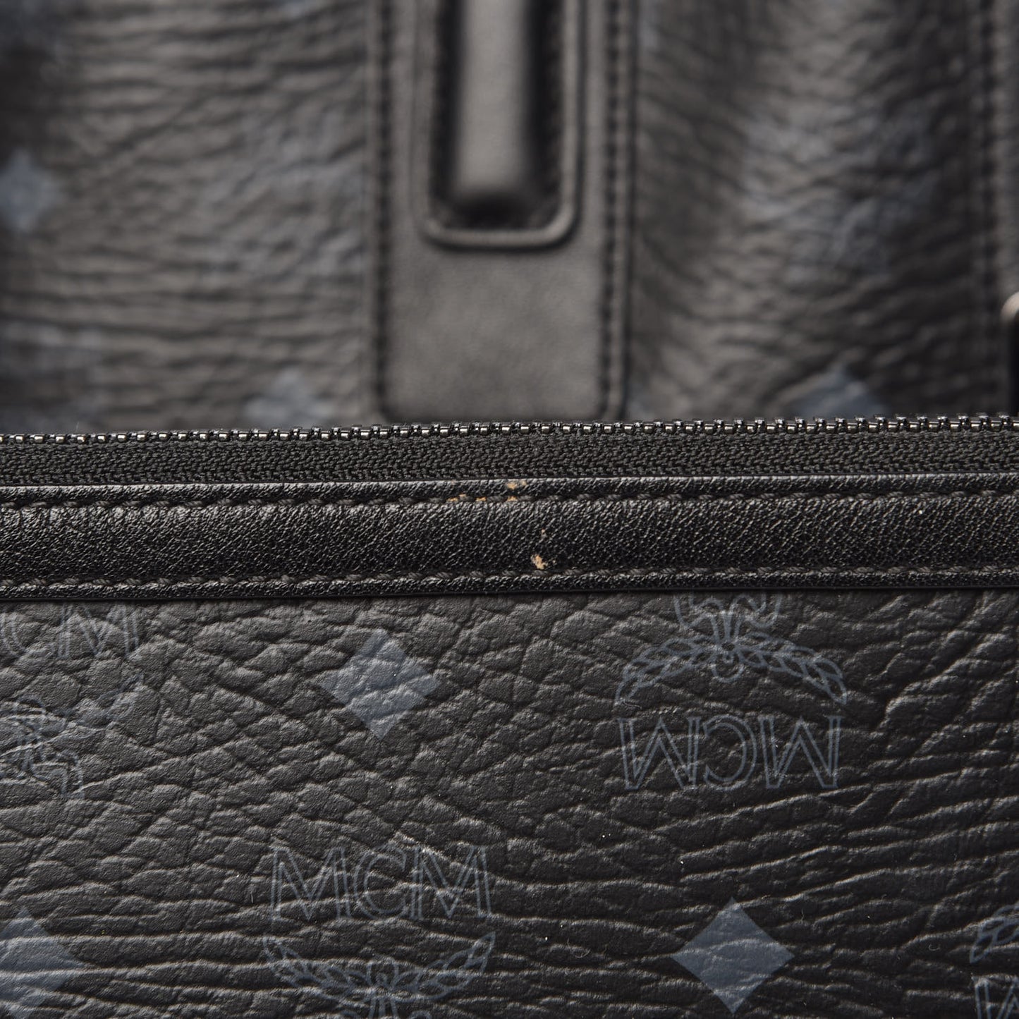 Visetos Medium Liz Reversible Shopper Tote Black