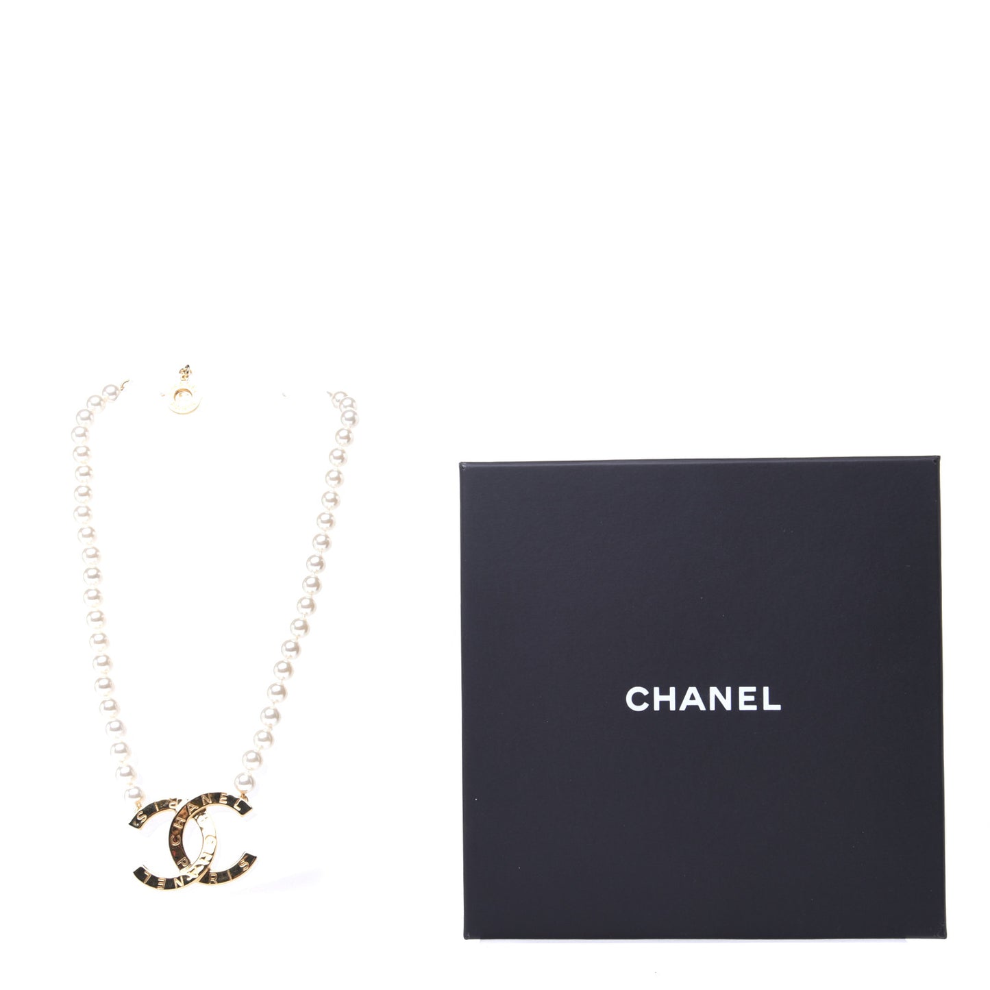 Pearl CC Paris Button Short Necklace Gold