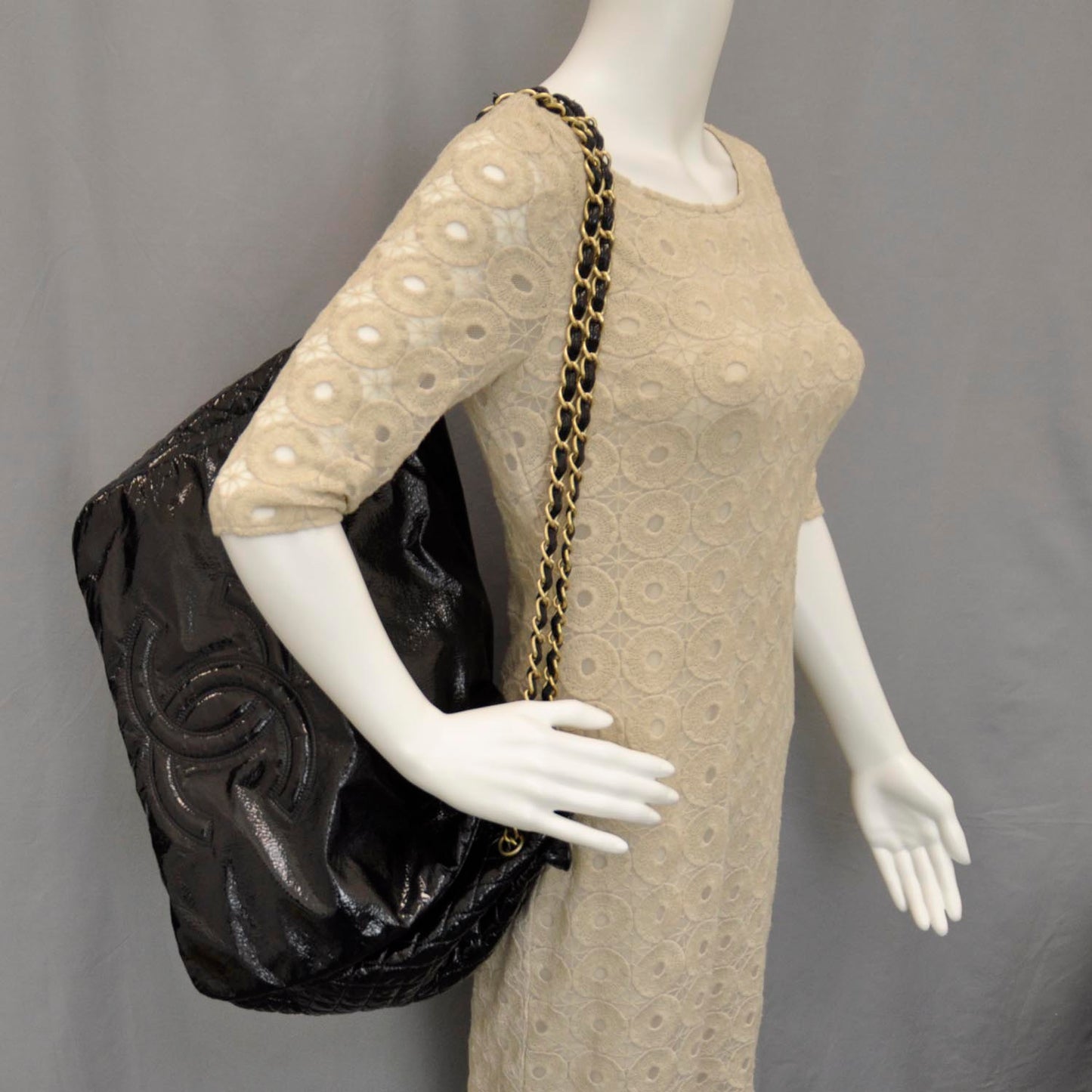Vinyl XL Rock and Chain Flap Black