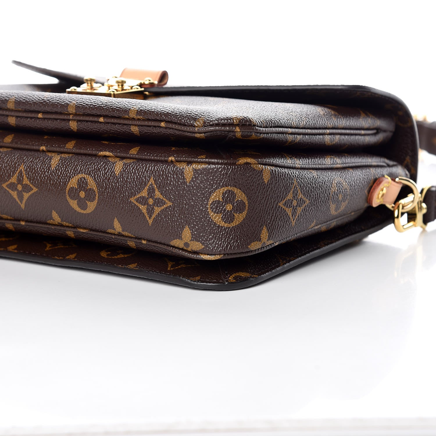 Louis Vuitton Monogram Pochette Metis 6 of 12
