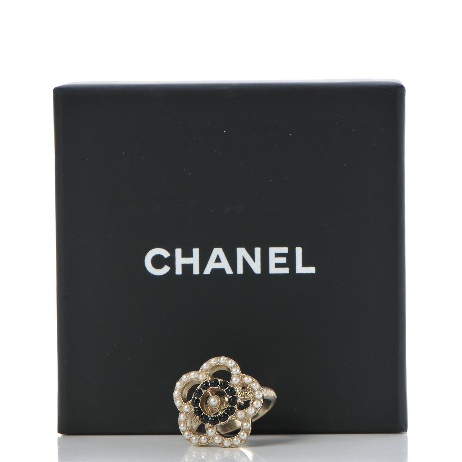Chanel Pearl CC Camellia Ring 6 Gold Black 6 of 6