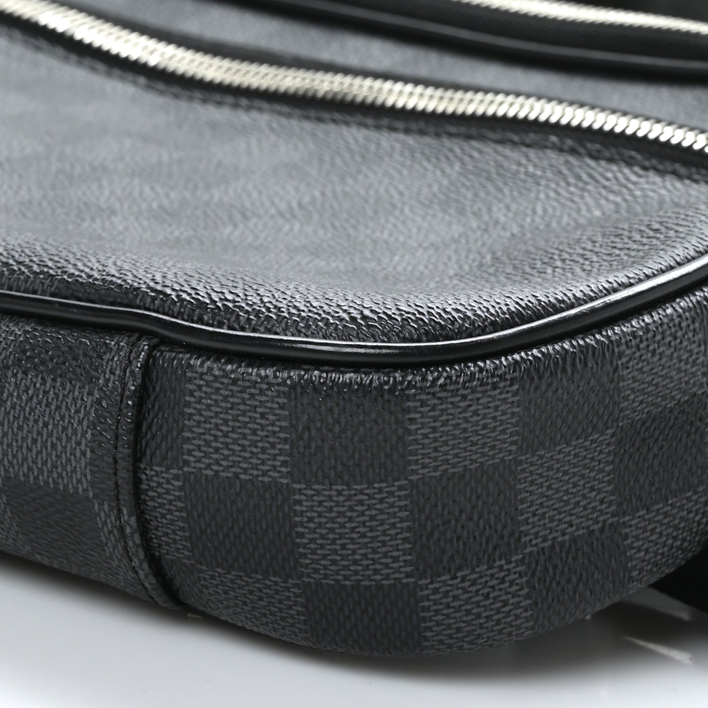 Damier Graphite Ambler