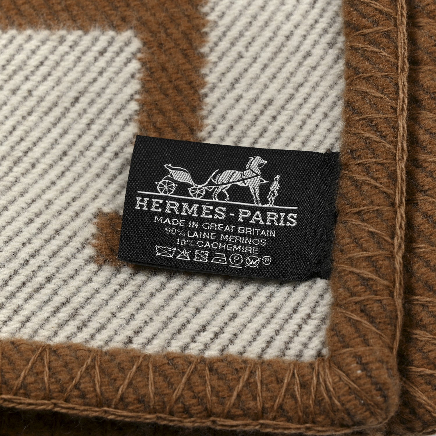 HERMES Avalon ブランケット ウール カシミヤ Hermes Wool Cashmere Avalon Blanket Ecru Camel 1850643 – FASHIONPHILE