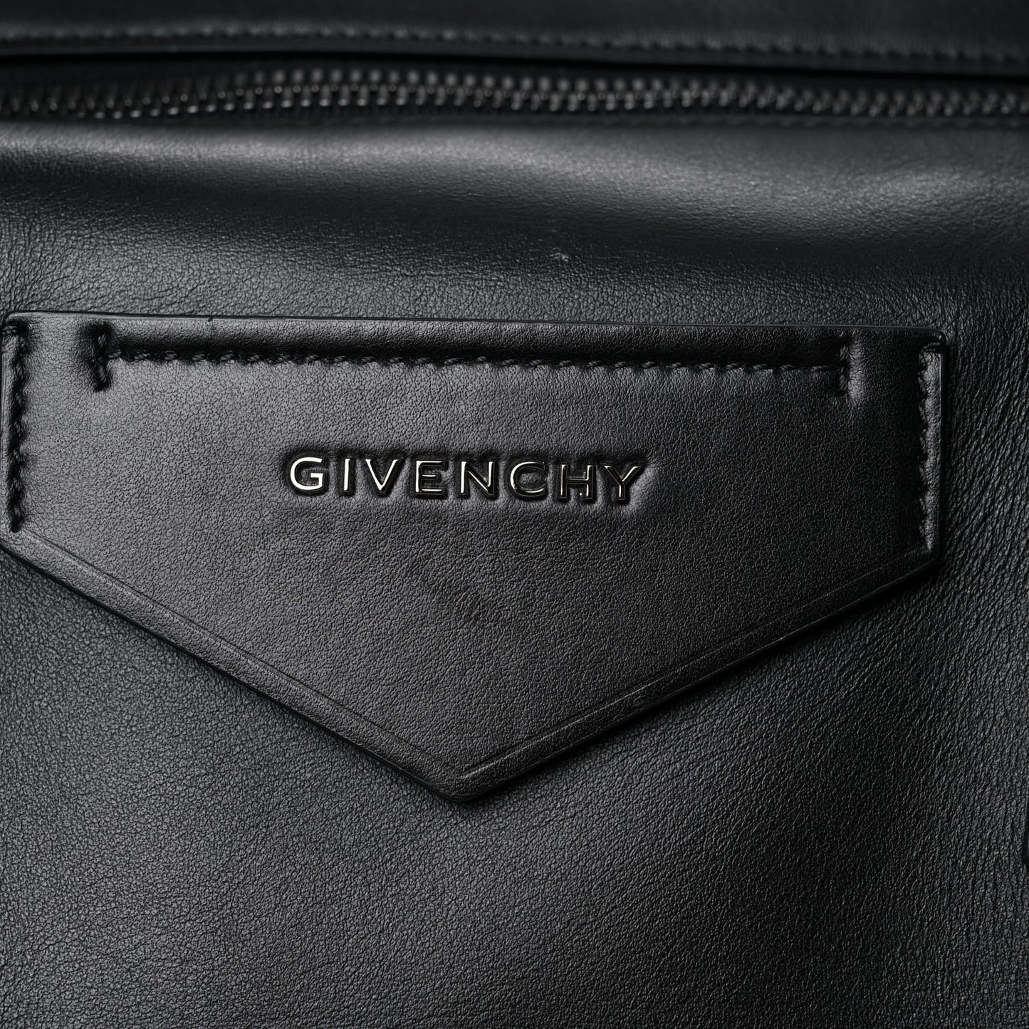 Smooth Calfskin Large Soft Antigona Black