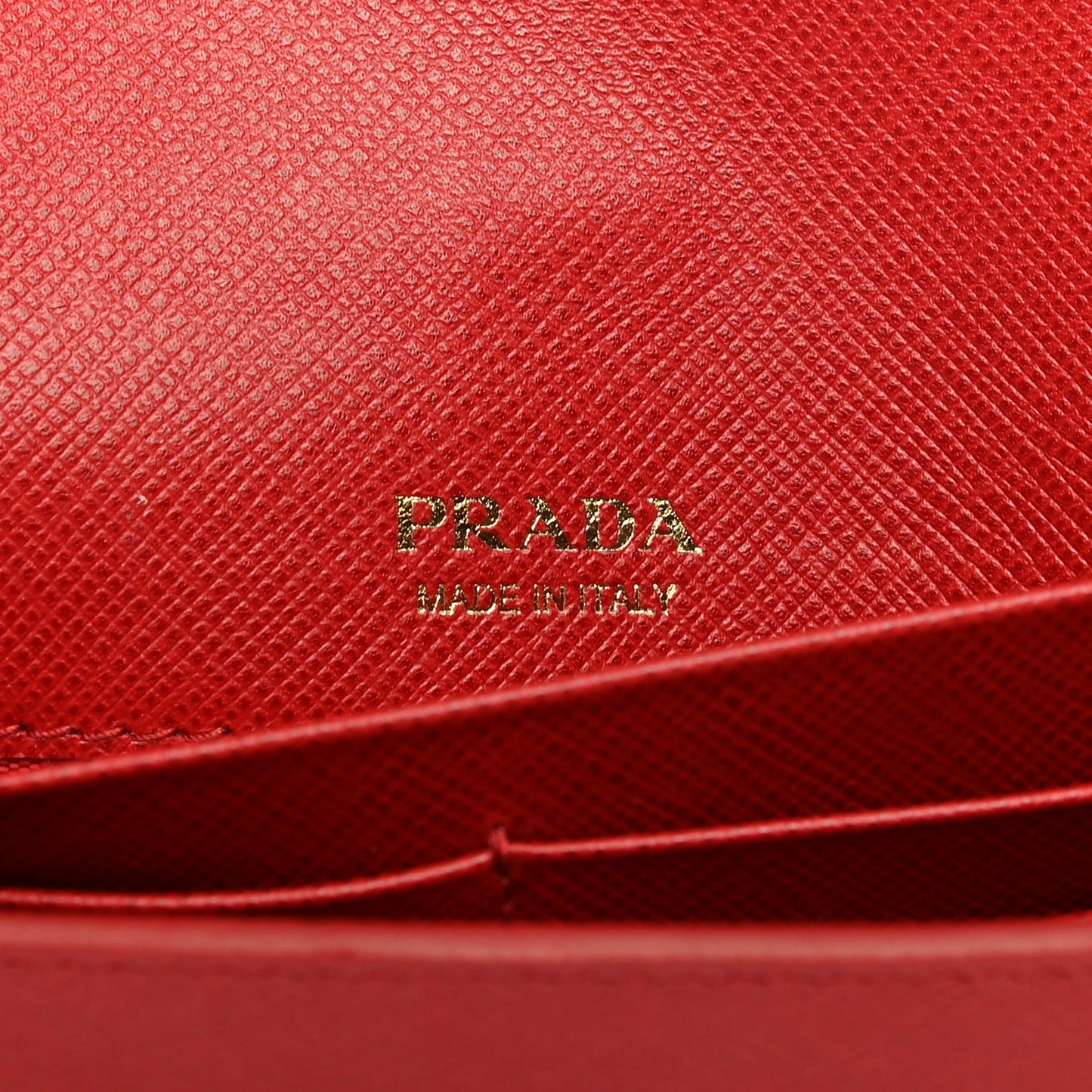 Saffiano Cahier Chain Wallet Fuoco
