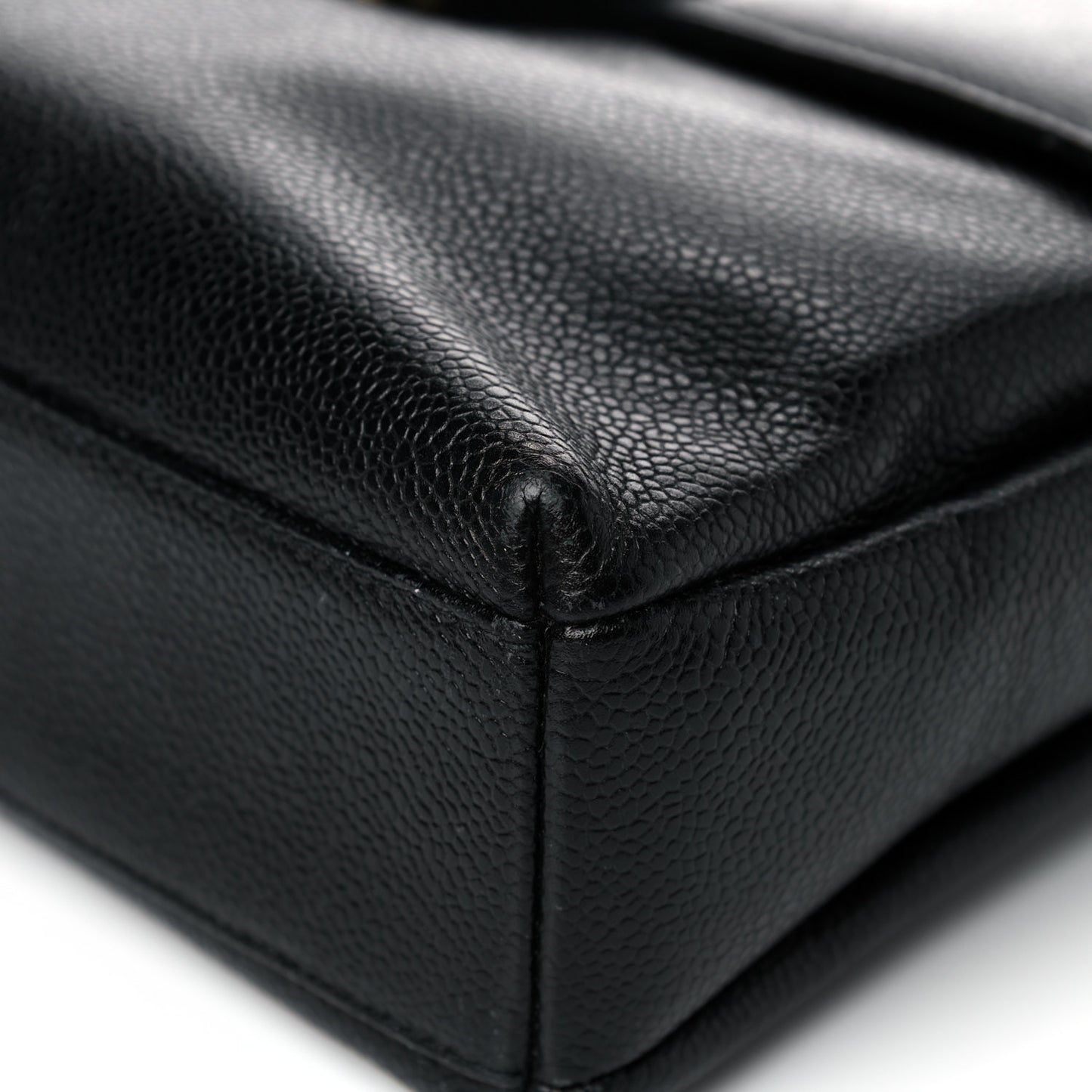 Caviar Medium Shoulder Bag Black