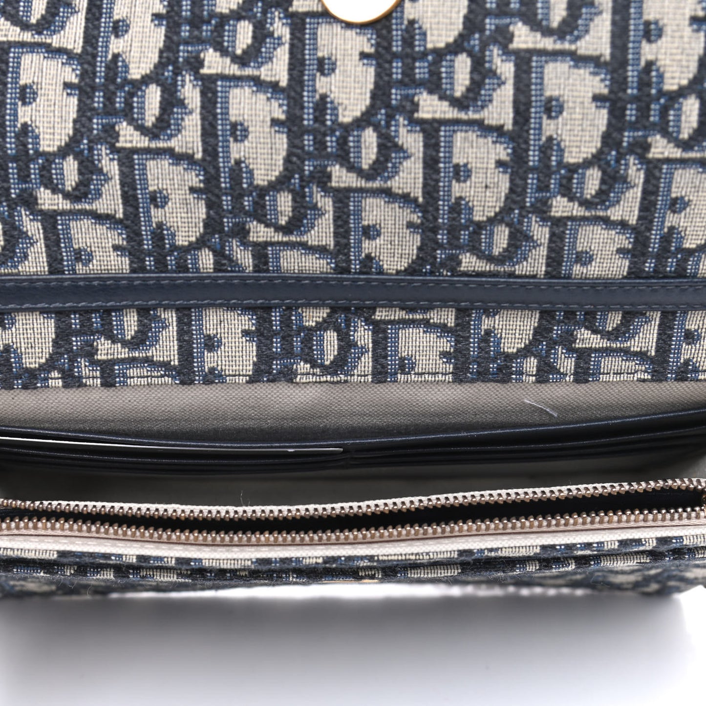Oblique Saddle Chain Pouch Blue