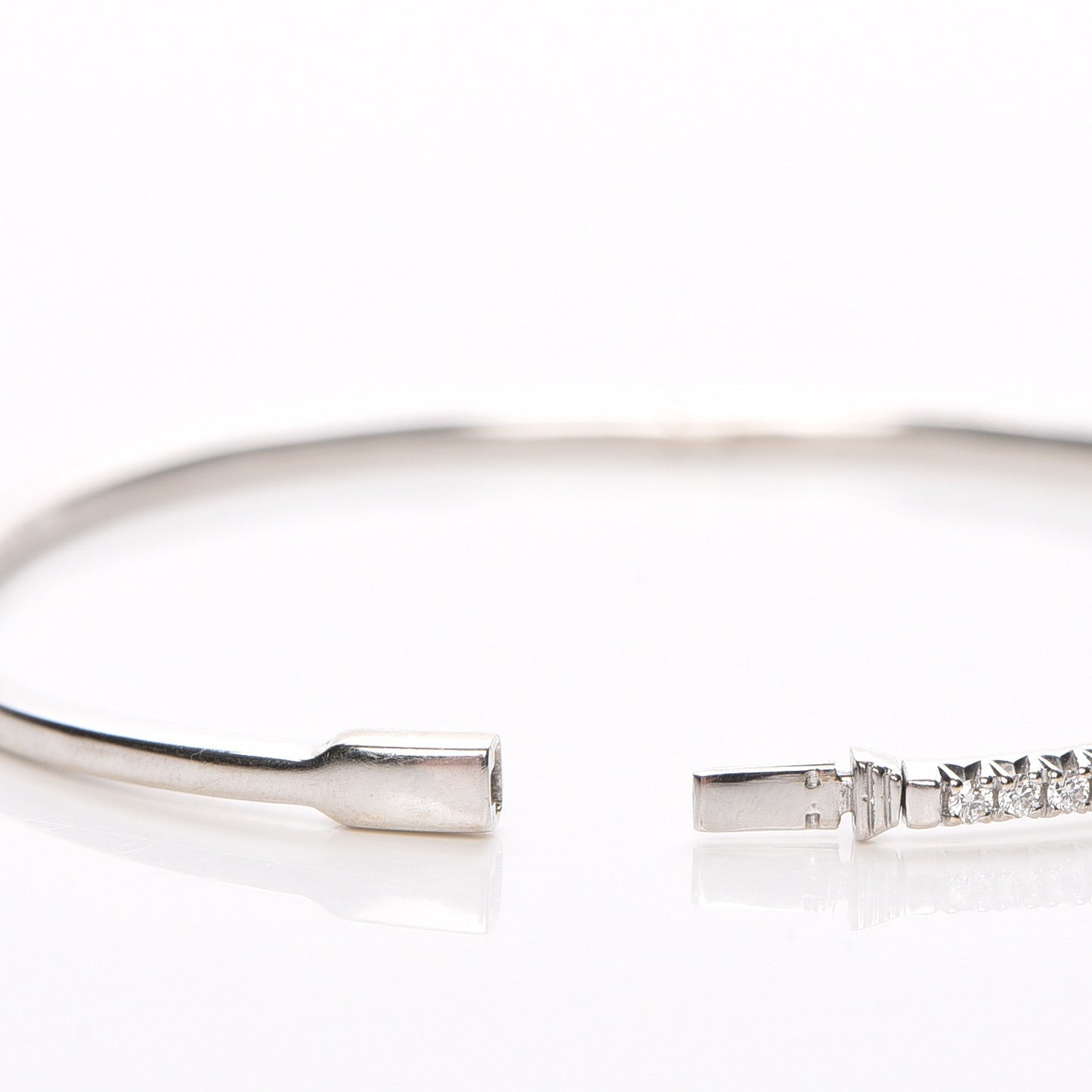 18K White Gold Diamond Metro Hinged Bangle Small