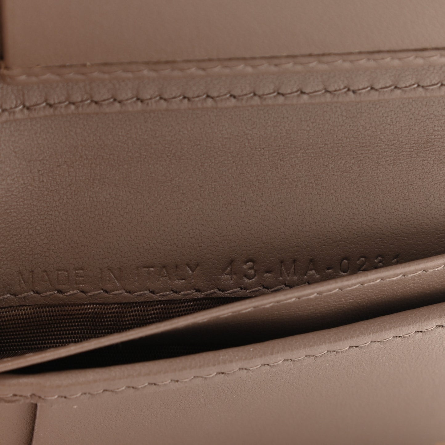 Grained Calfskin Supple Cannage Caro Scarlet Zipped Wallet Taupe