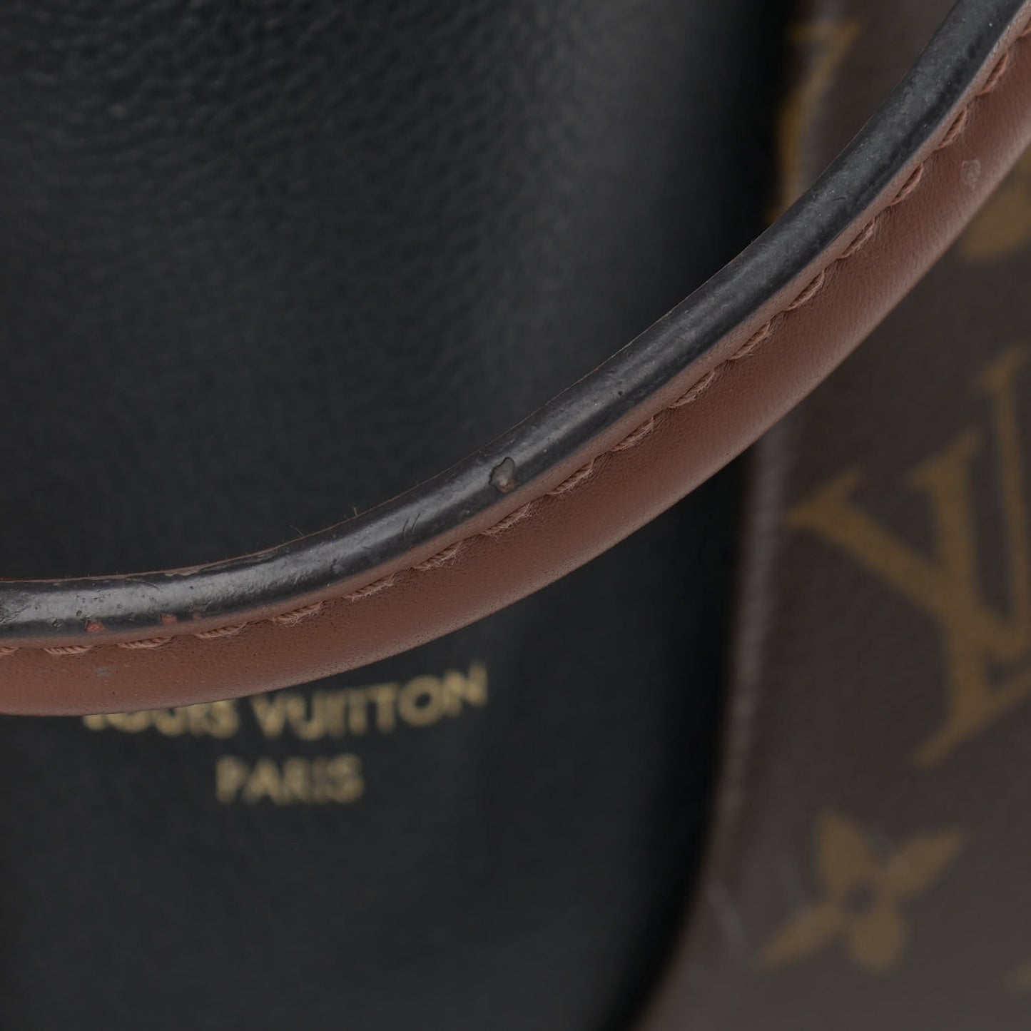 Monogram V Tote MM Black